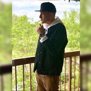 Meet your Posher, Dustin